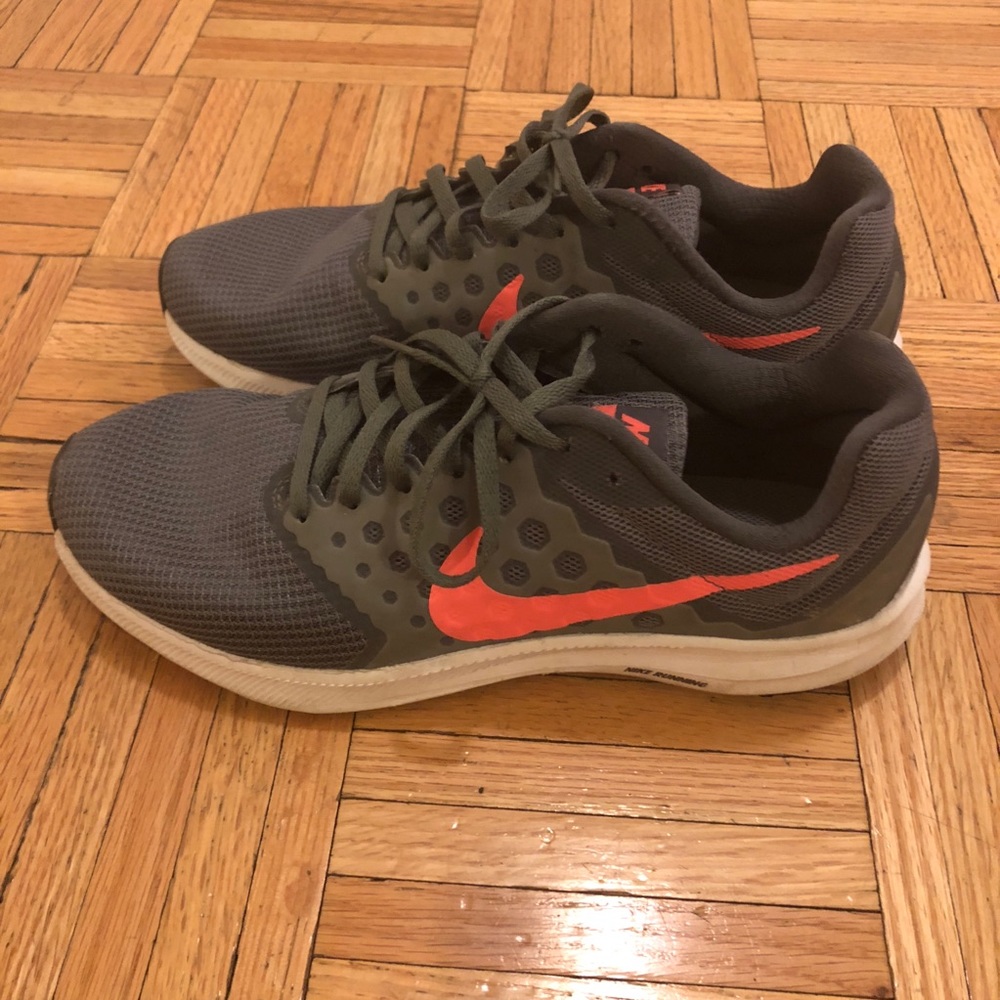NIKE Downshifter 7 • Size 9 ✔️ Gently Worn